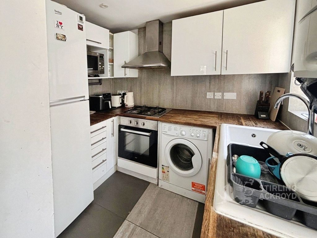 Property photo 3 of 6 Kitchen
