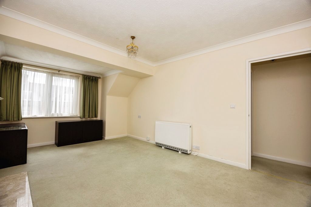 Property photo 2 of 17 Photo