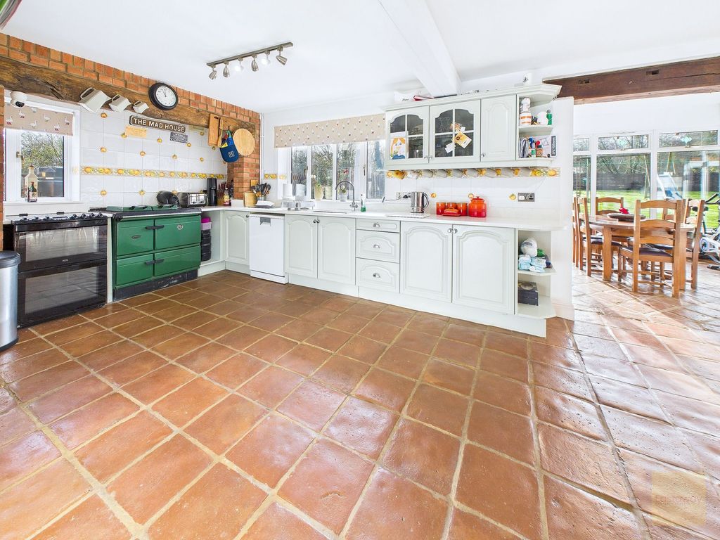 Property photo 2 of 32 Kitchen / Diner