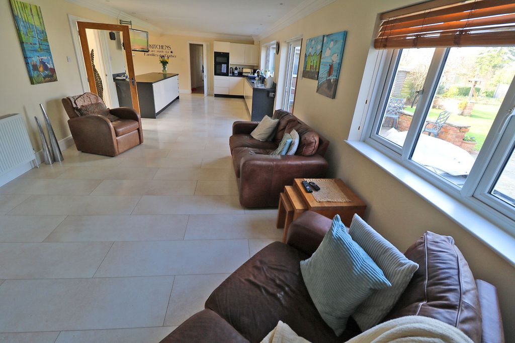 Property photo 3 of 11