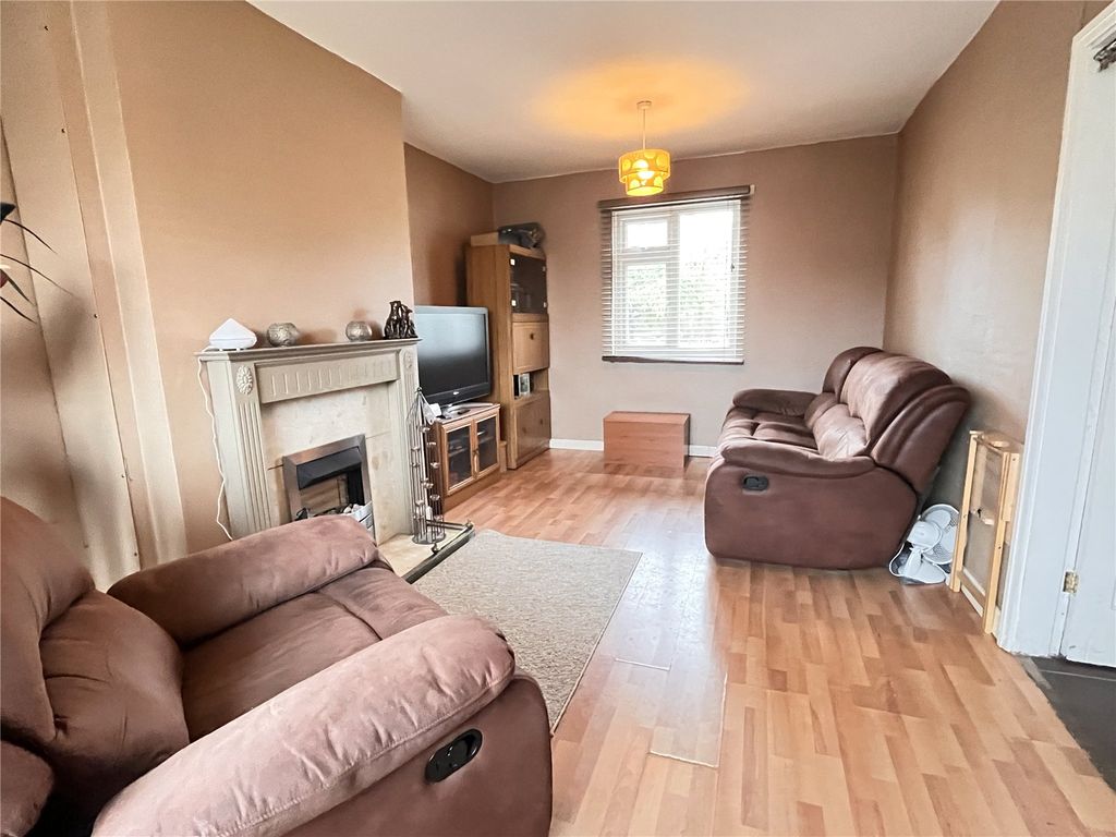 Property photo 3 of 17 Picture No. 04