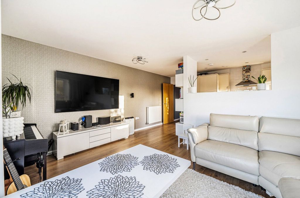 Property photo 3 of 23 1381868-19-691B44...