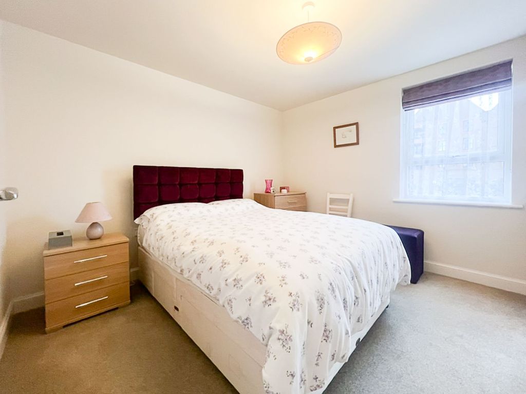 Property photo 3 of 9 Bed 1 Pic 1