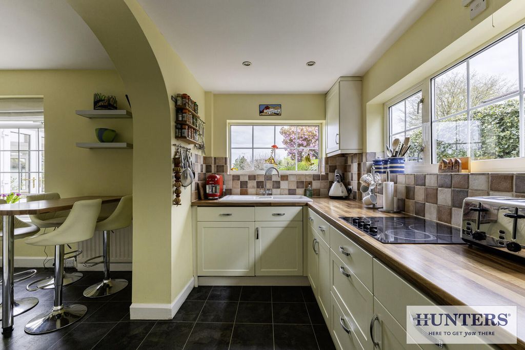 Property photo 3 of 25 Kitchen