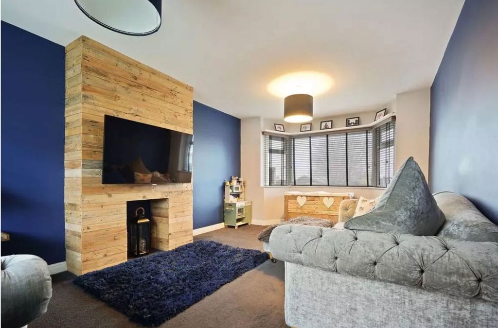 Property photo 3 of 11