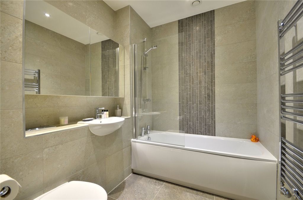 Property photo 3 of 11 Bathroom