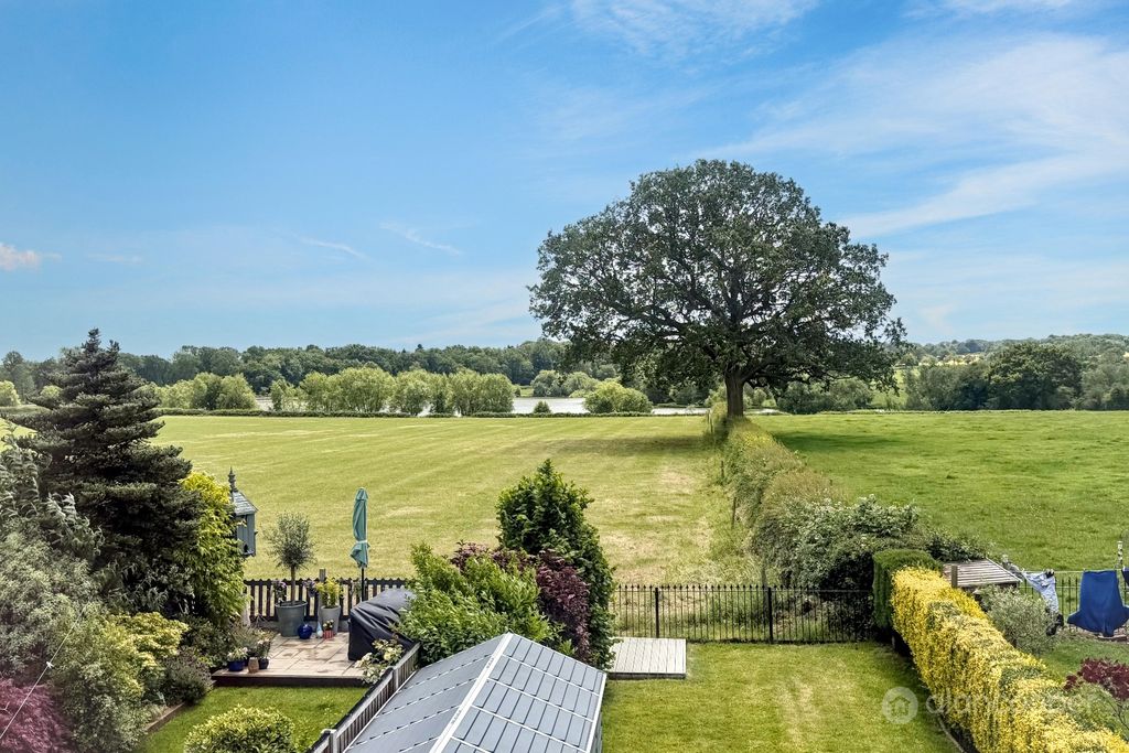 Property photo 2 of 27 5211723