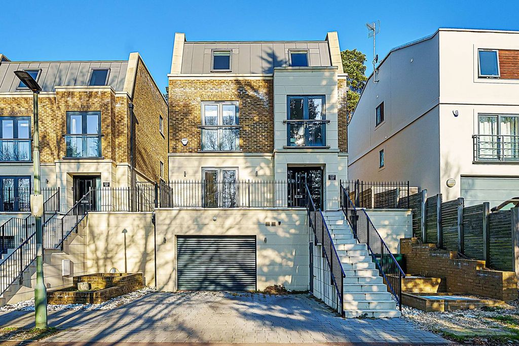 Property photo 1 of 23