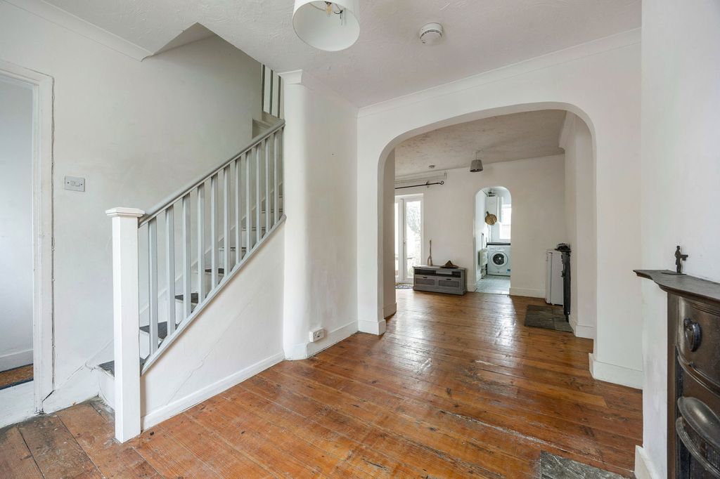 Property photo 2 of 11