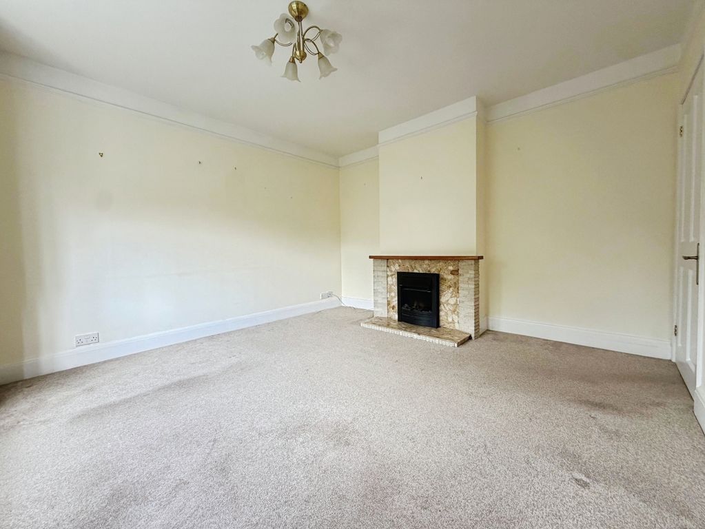 Property photo 3 of 10 Living Room