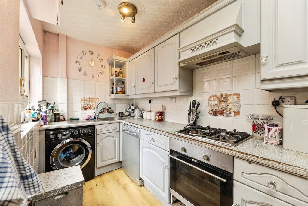 Property photo 3 of 13