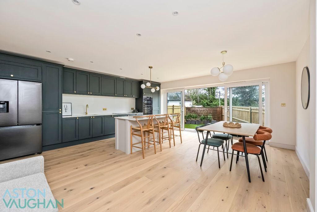 Property photo 2 of 19 4961001