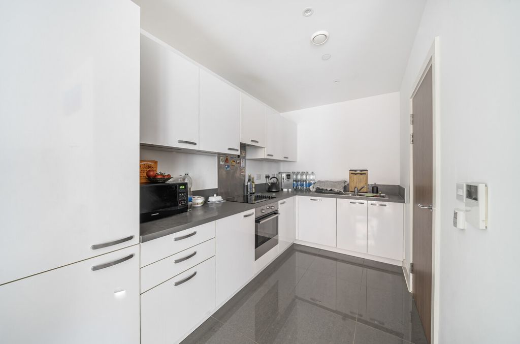 Property photo 3 of 12 1326573-9-687E71F...