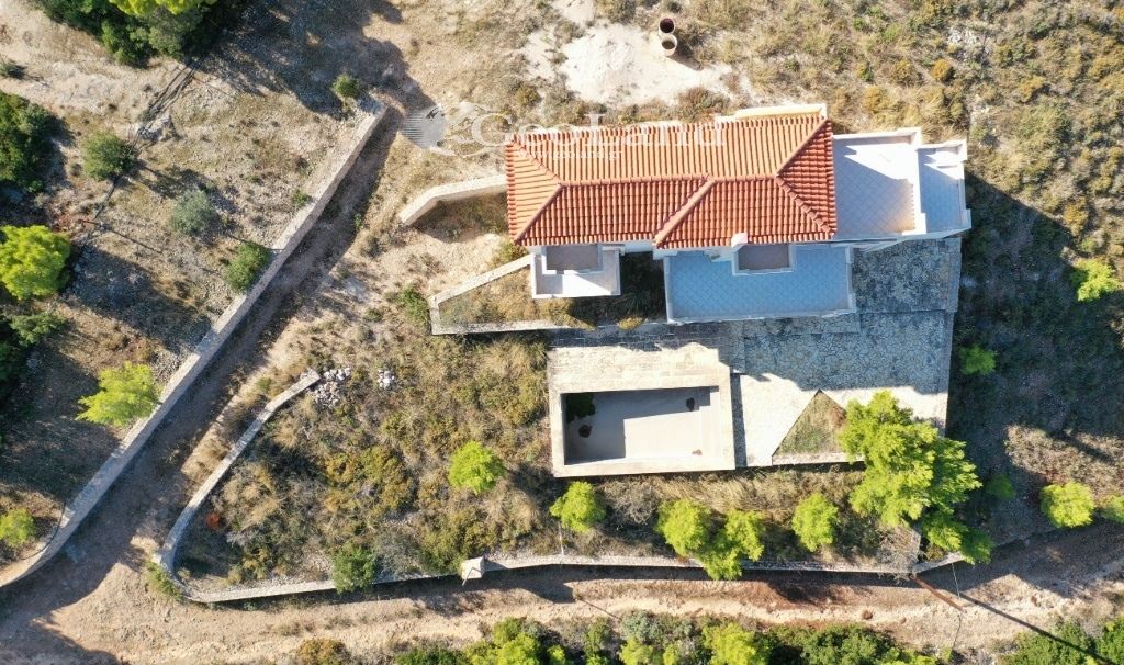 Property photo 1 of 32