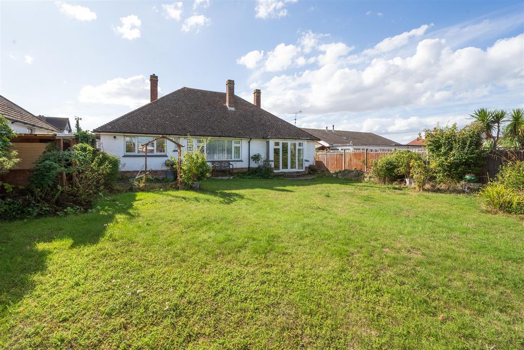 Property photo 3 of 14 Columbia Avenue, Seasalter, Whitstable