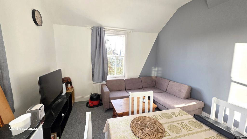 Property photo 2 of 12 Lounge Area