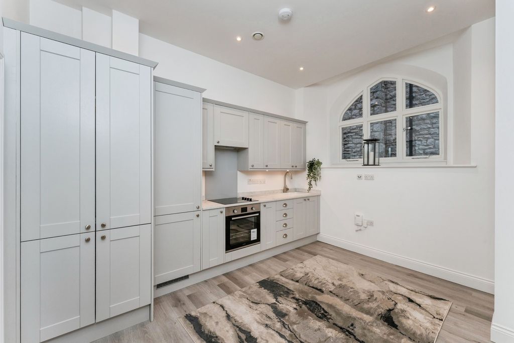 Property photo 2 of 9 Kitchen