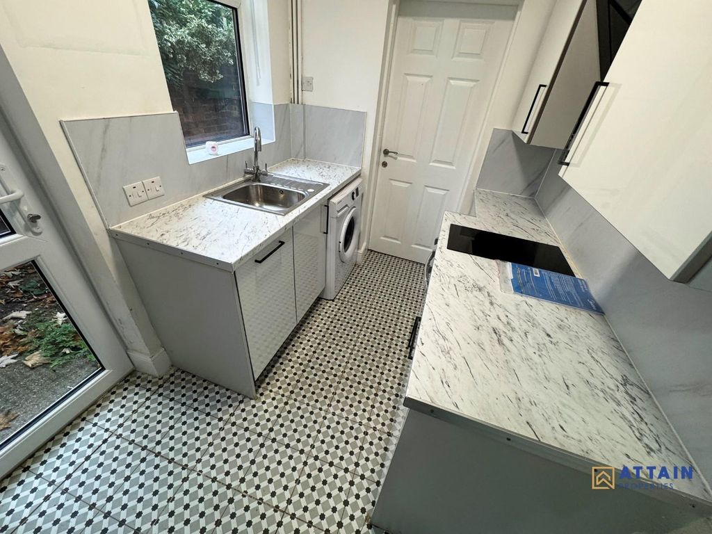 Property photo 1 of 6 Kitchen.Jpg