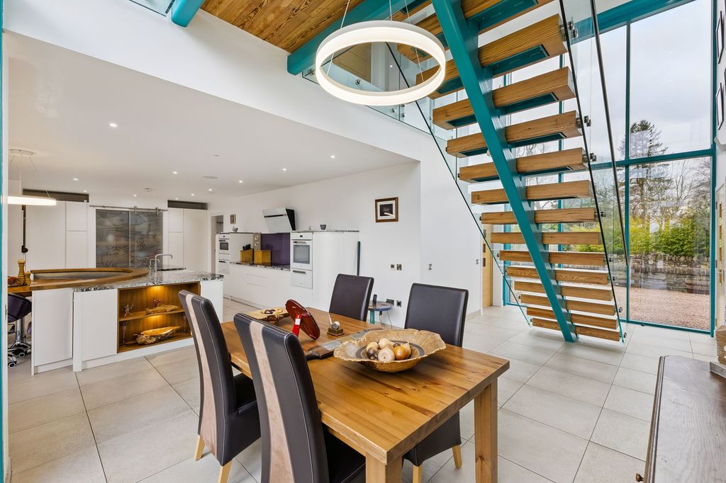 Property photo 2 of 43