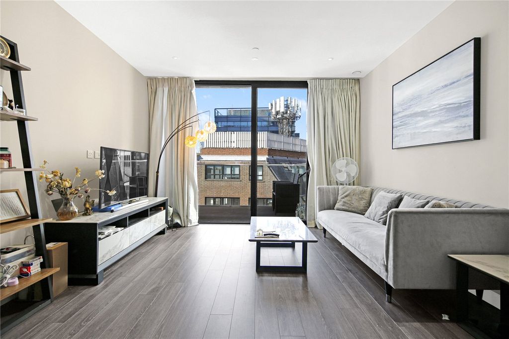 Property photo 3 of 37 Picture No. 11