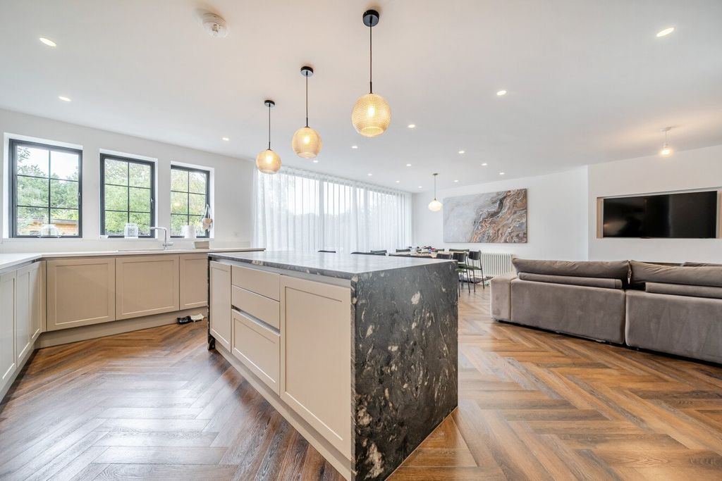 Property photo 3 of 13 Picture No. 10