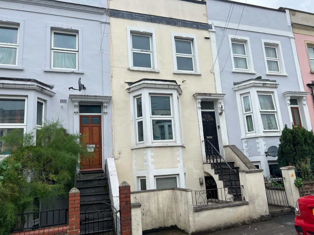Property photo 1 of 31 Terraced Victorian-Style Street With Three-Storey ...