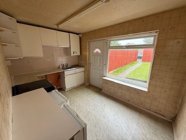 Property photo 2 of 7 Kitchen