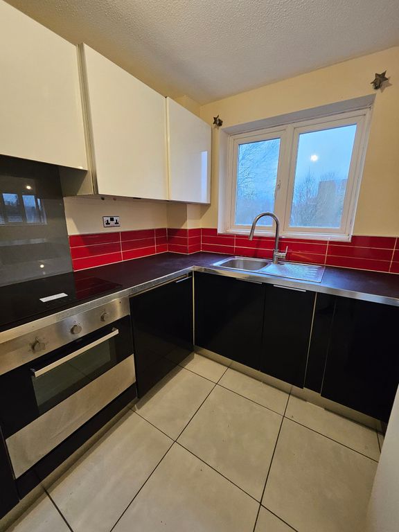 Property photo 2 of 9 Kitchen