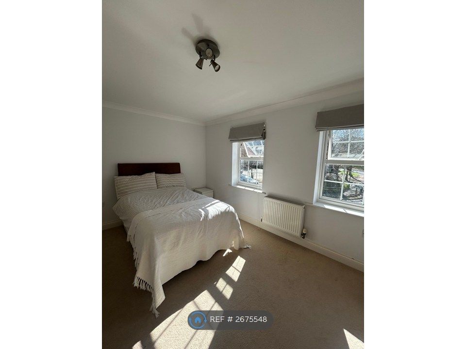 Property photo 1 of 8 Bed &amp; Bed Side Table