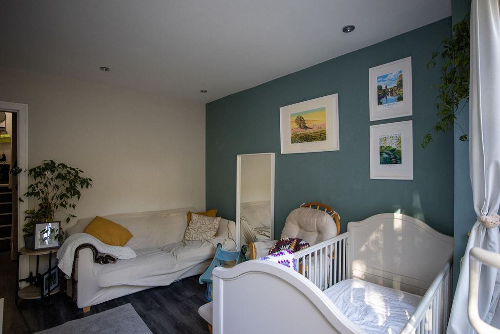 Property photo 2 of 10 Bedroom