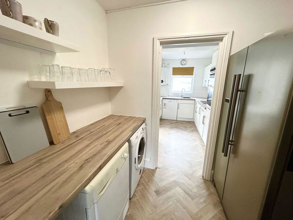 Property photo 3 of 8 A Modern Kitchenette Featuring A Clean And Tidy La...