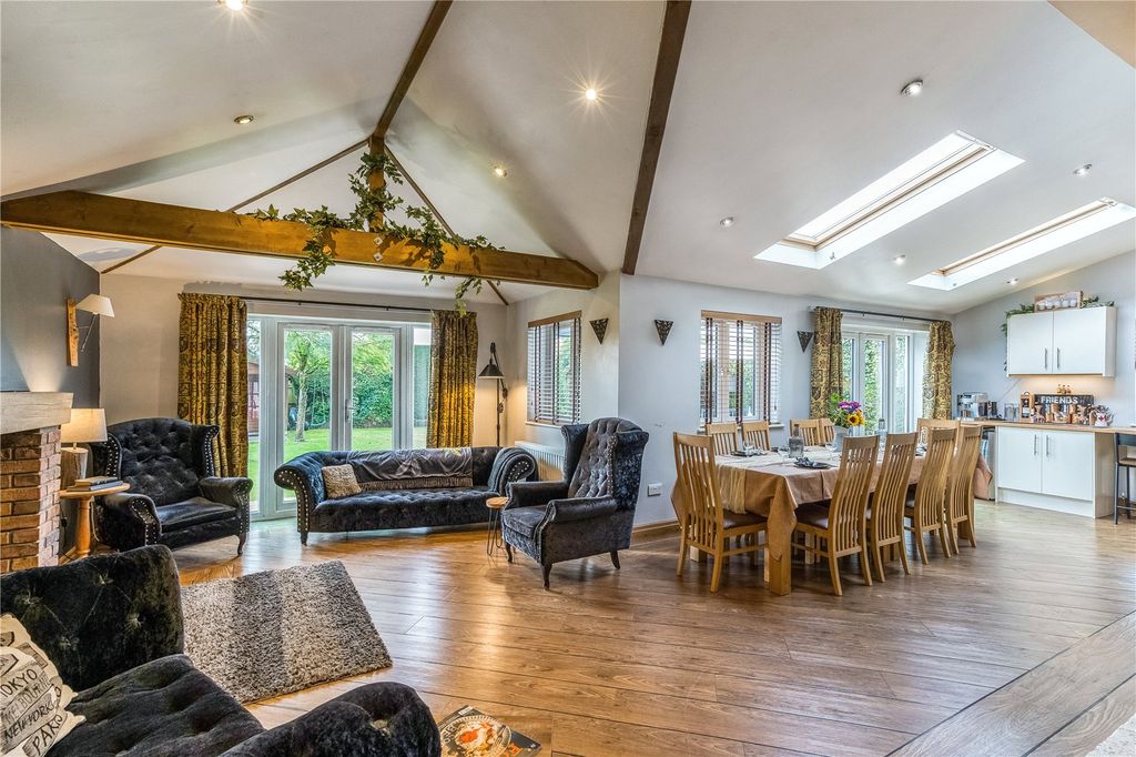 Property photo 2 of 17 Dining Area