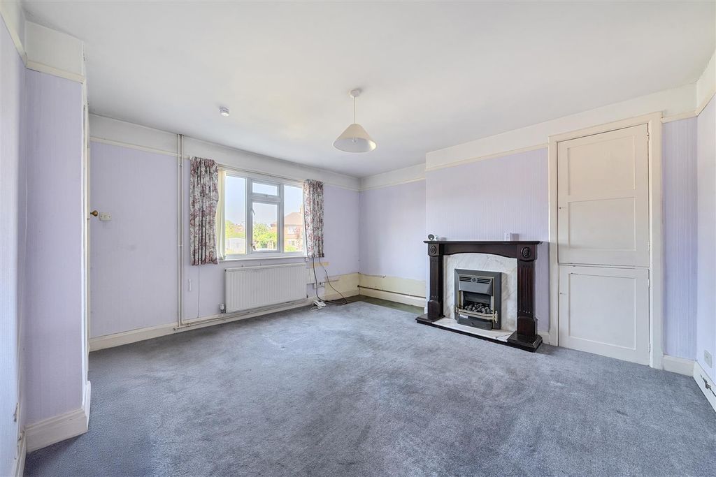 Property photo 2 of 16 Sitting Room