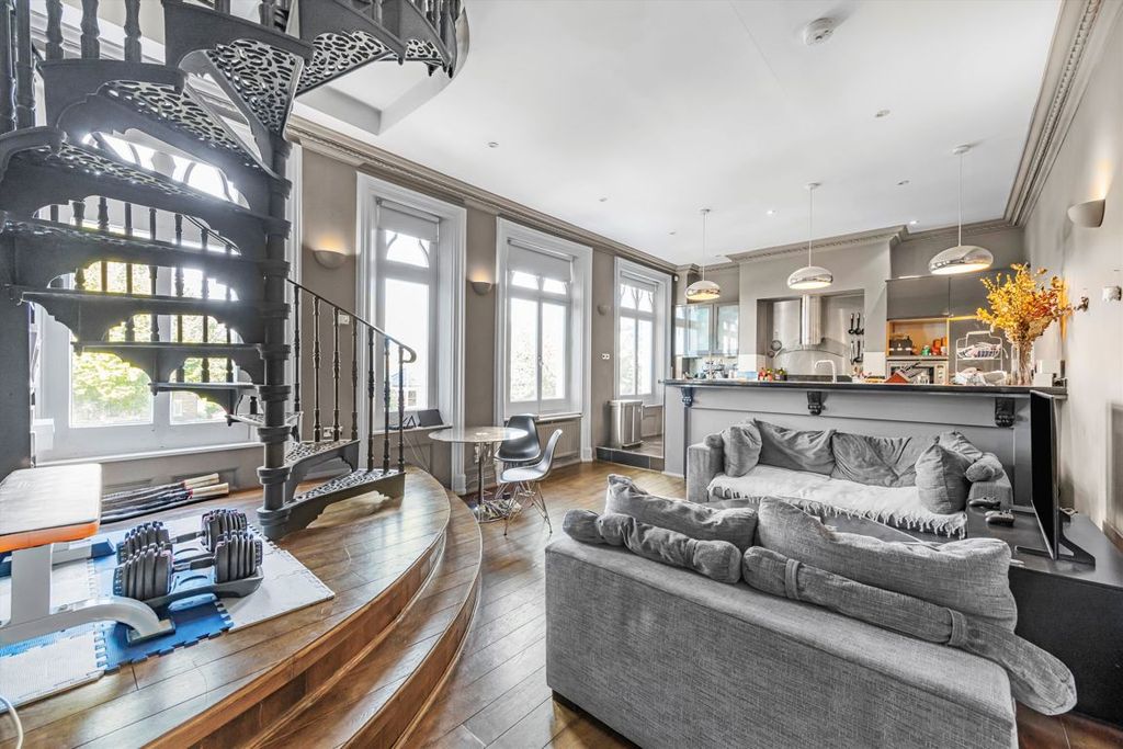 Property photo 2 of 11