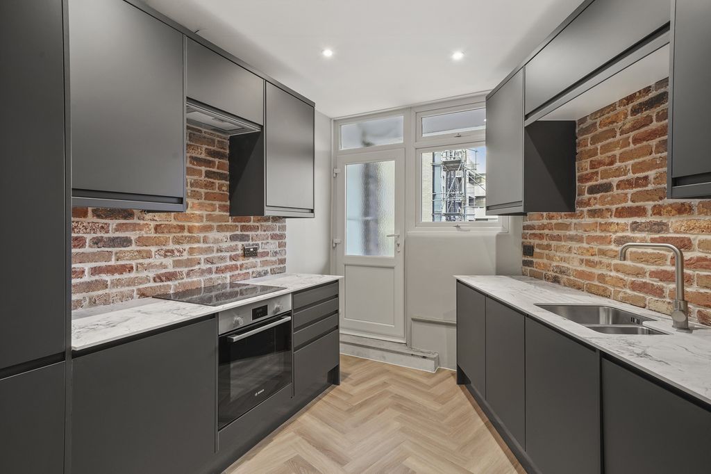 Property photo 3 of 16 Flat 9, Richmond Chambers (1)