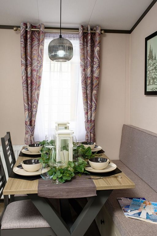 Property photo 2 of 4 Dining Table.Jpg