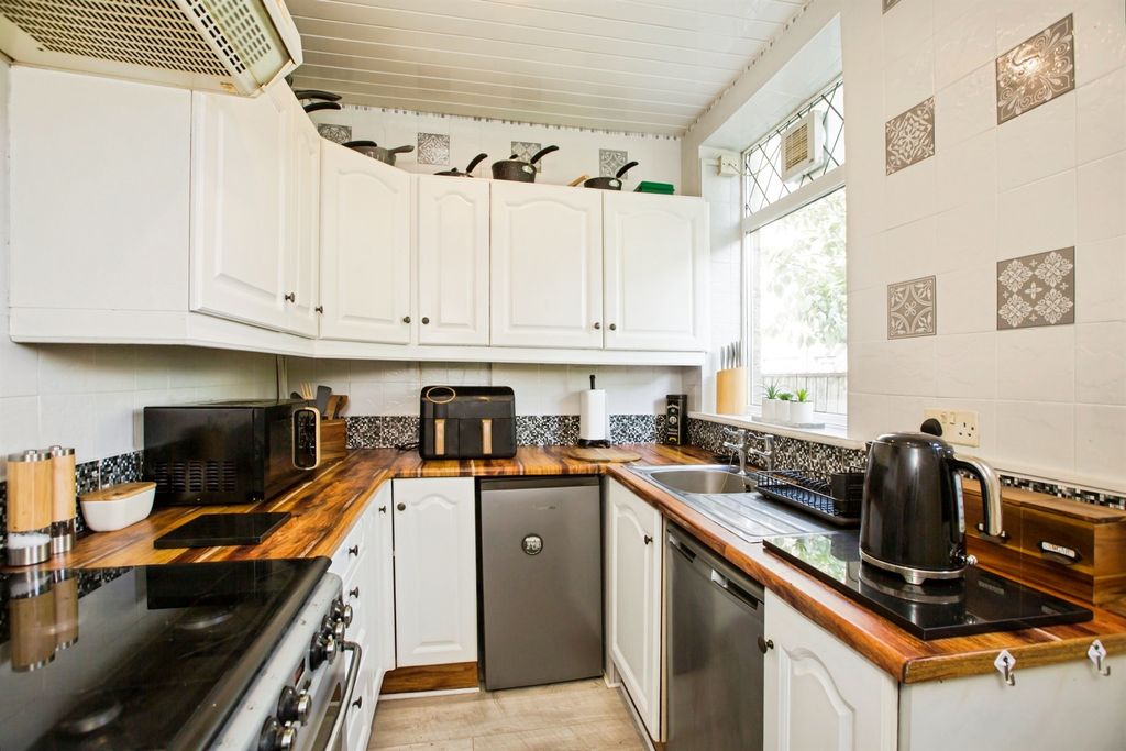 Property photo 2 of 21