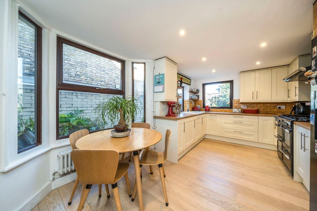 Property photo 3 of 8