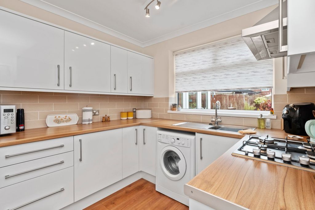 Property photo 2 of 31