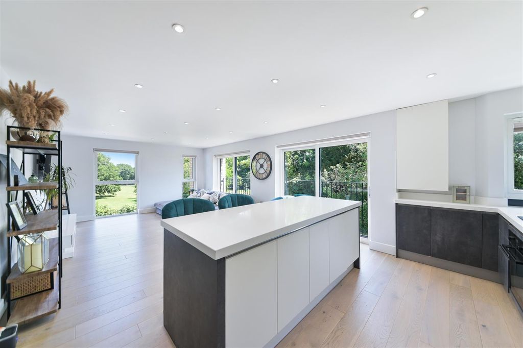 Property photo 1 of 15 Oak View, (8).Jpg