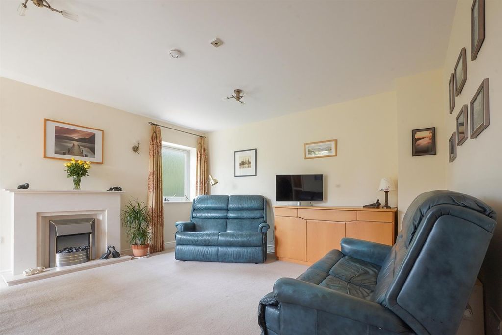 Property photo 3 of 19