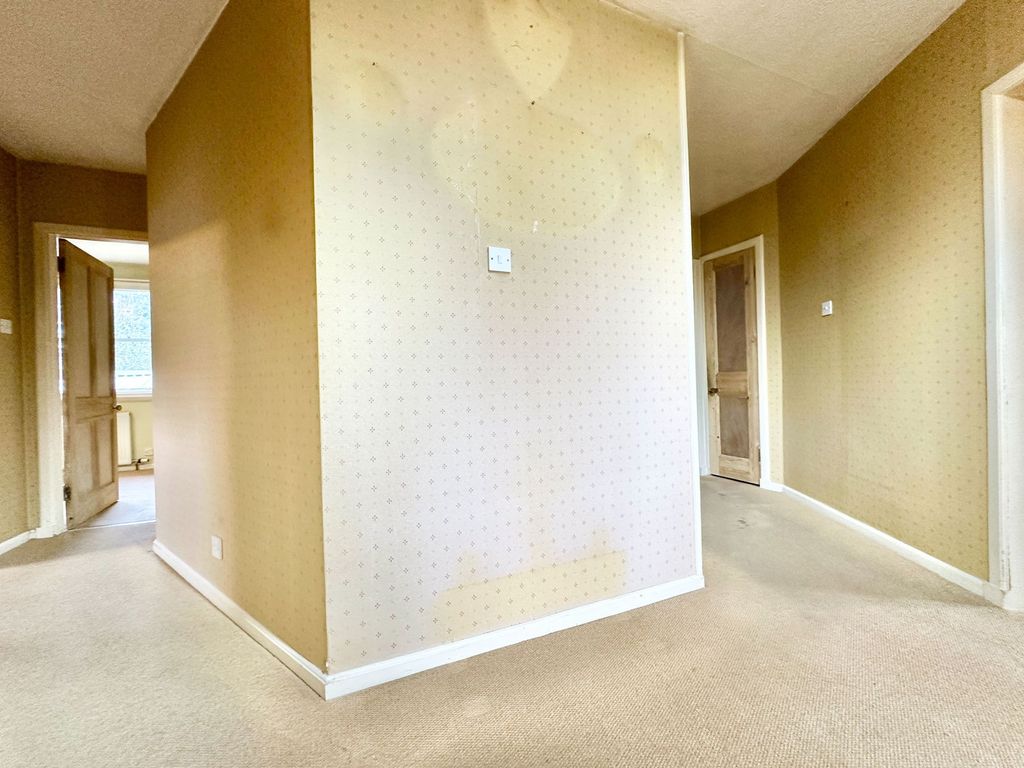 Property photo 2 of 34