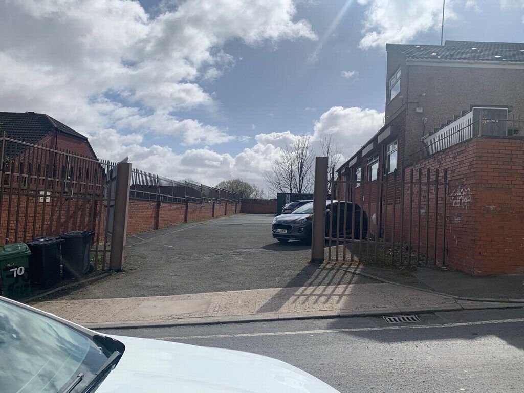 Property photo 3 of 6 Photo 6