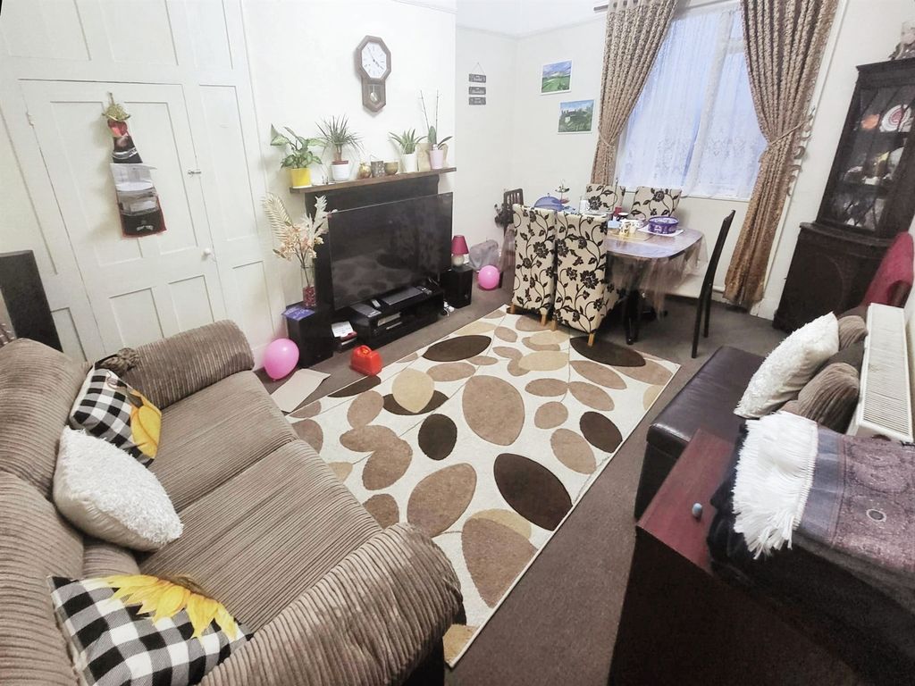 Property photo 2 of 6