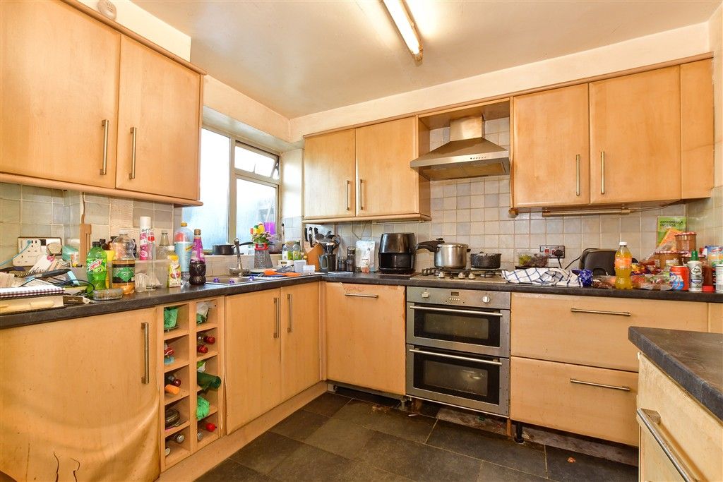 Property photo 2 of 8 Kitchen
