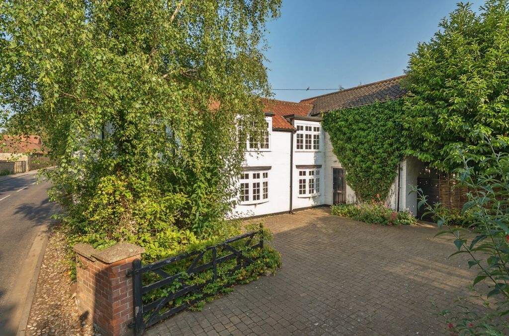 Property photo 1 of 23 -68529Fda82B2E-l-1311928-1-6851Ec5c921d1-Arw