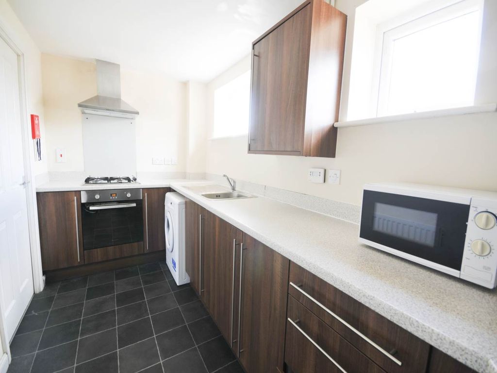 Property photo 3 of 9 Kitchen