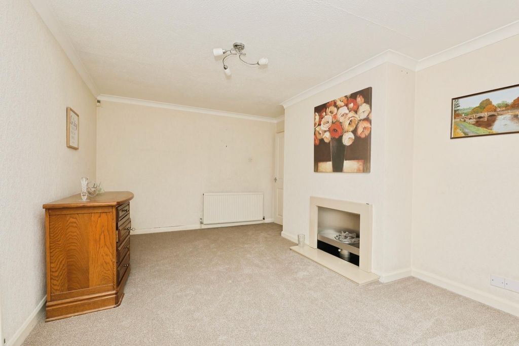 Property photo 1 of 20 Living Room