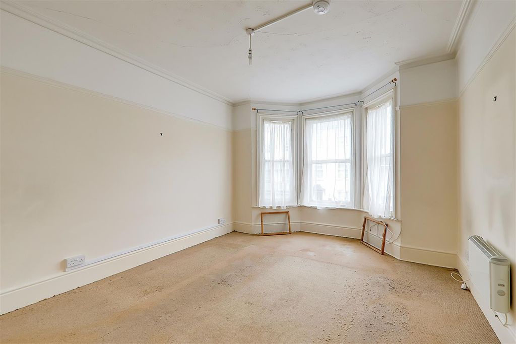 Property photo 3 of 10 Img_8377-Img_8379.Jpg