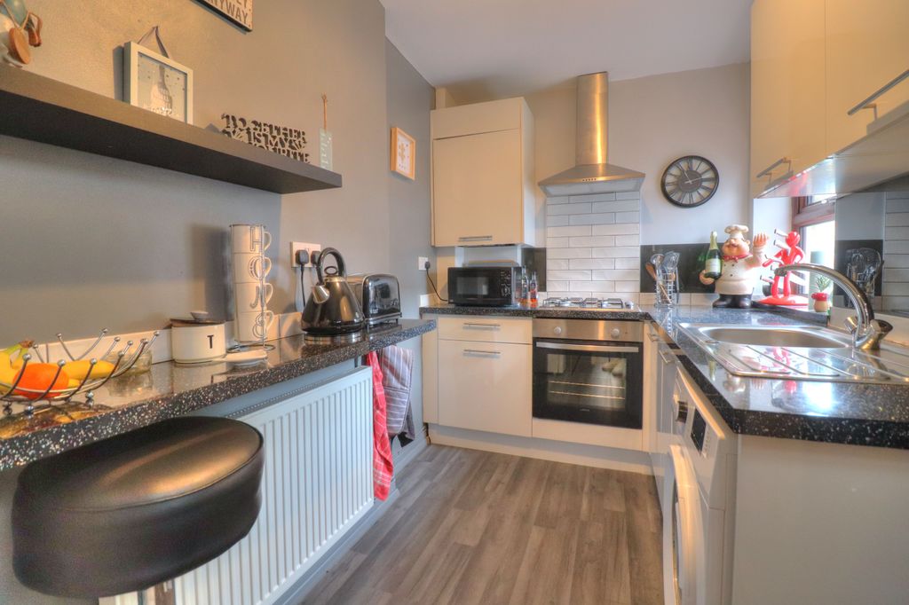 Property photo 3 of 20 Kitchen